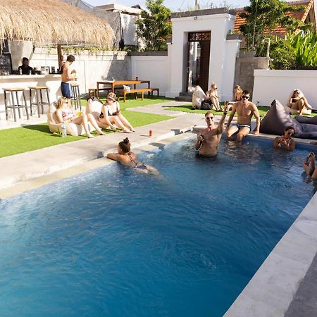 Zentiga Surf Hostel Canggu  Exterior photo