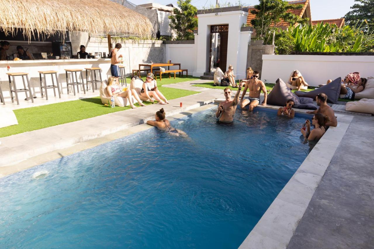 Zentiga Surf Hostel Canggu  Exterior photo
